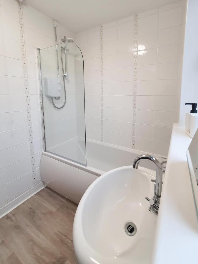 3 Bedroom House Amazon M90 Dunfermline Edinburgh Εξωτερικό φωτογραφία