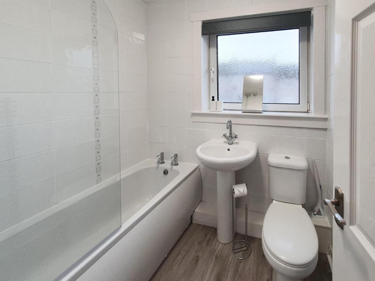 3 Bedroom House Amazon M90 Dunfermline Edinburgh Εξωτερικό φωτογραφία