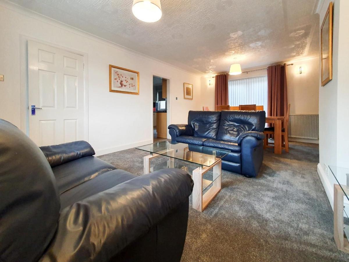 3 Bedroom House Amazon M90 Dunfermline Edinburgh Εξωτερικό φωτογραφία