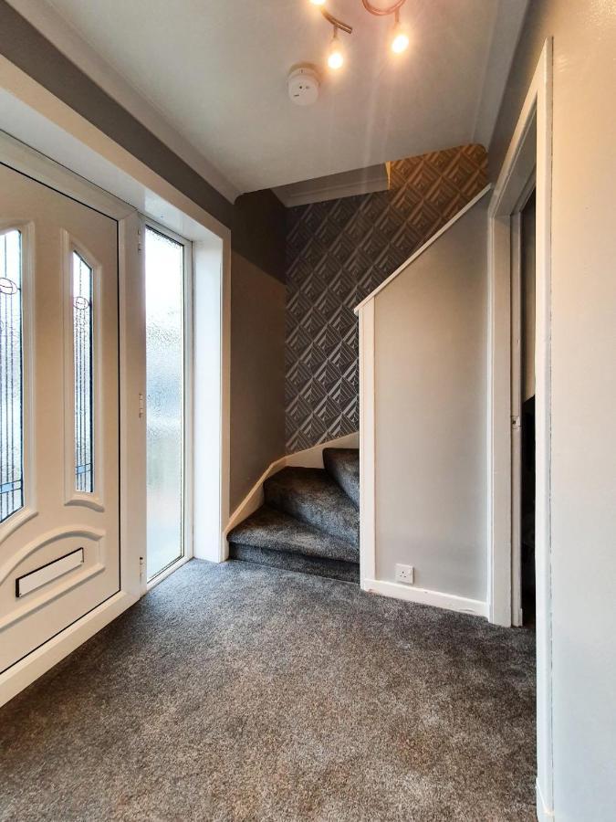 3 Bedroom House Amazon M90 Dunfermline Edinburgh Εξωτερικό φωτογραφία