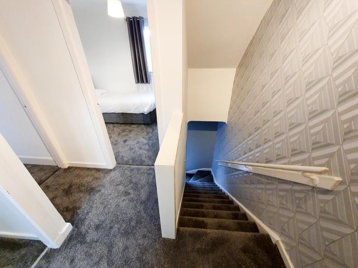 3 Bedroom House Amazon M90 Dunfermline Edinburgh Εξωτερικό φωτογραφία